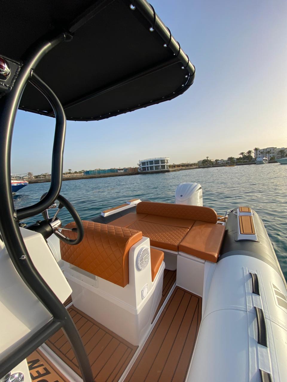 MAKO Interior Lounge